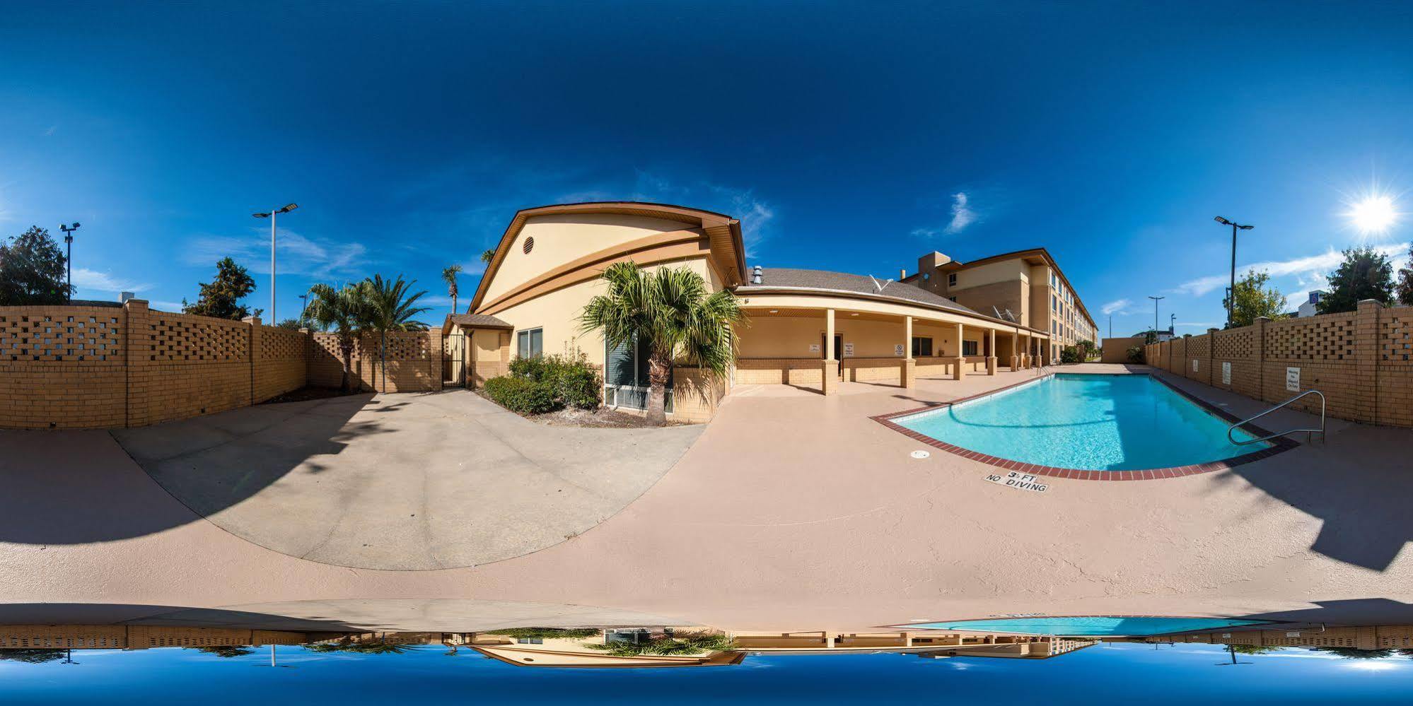 La Quinta New Orleans Hotel Exterior photo